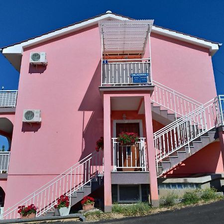 Apartment Njivice 15904B 외부 사진